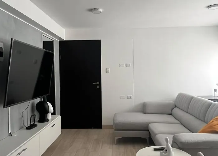 Apartment Near Downtown *